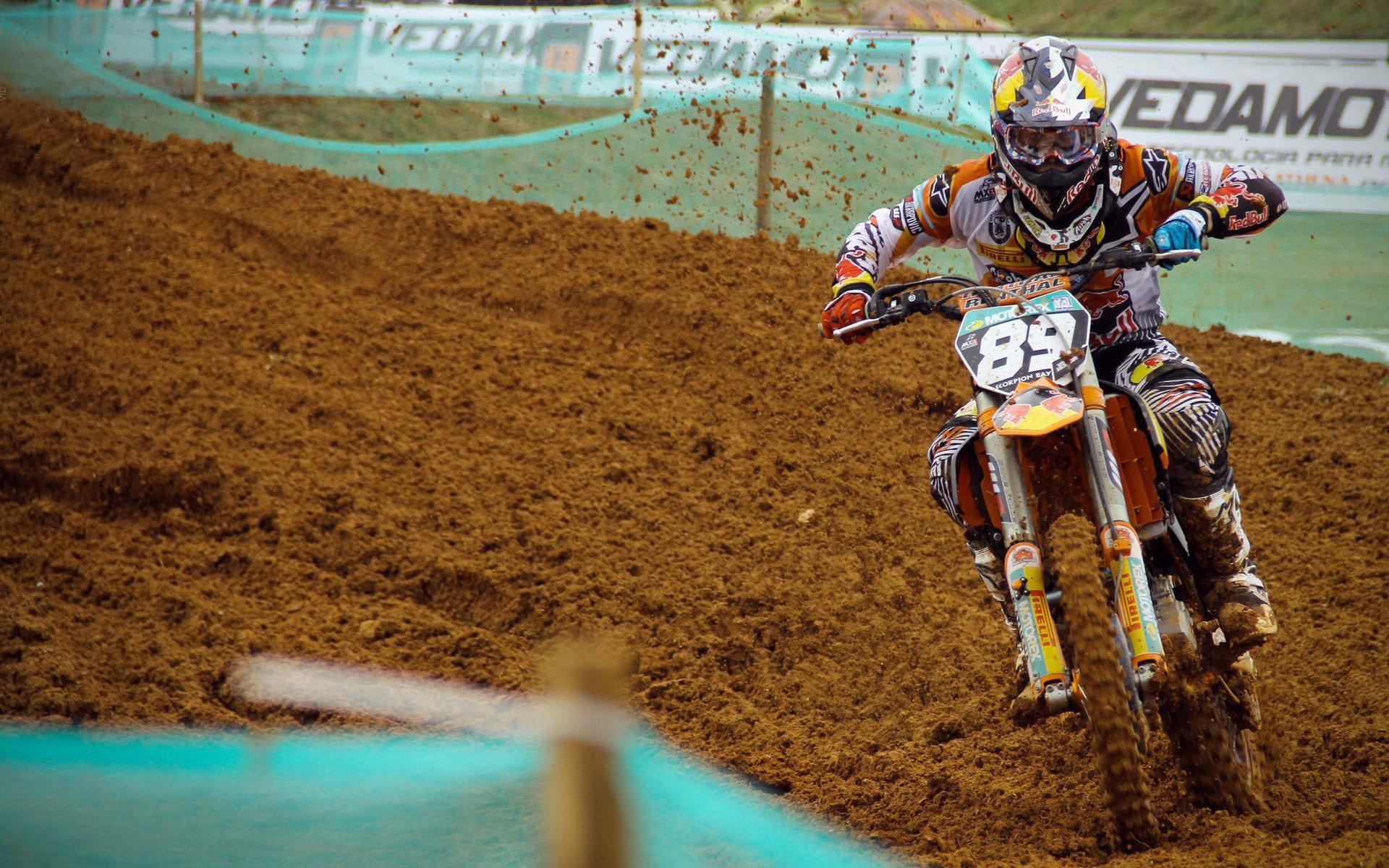 NBA总决赛激战正酣，勇士队逆转取胜扳平大比分