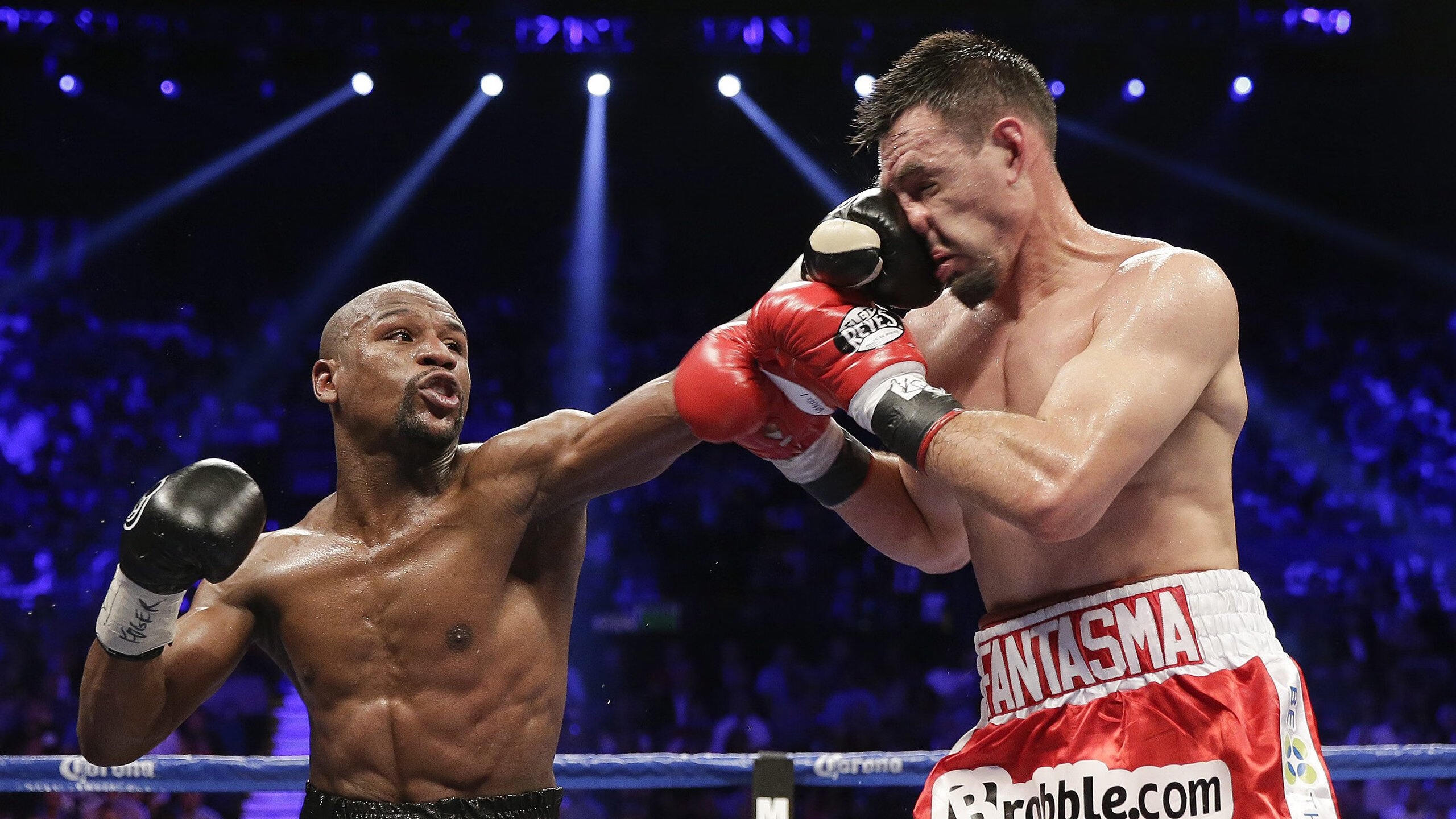 中国冰壶队世锦赛首战告捷 新锐组合展现强大潜力